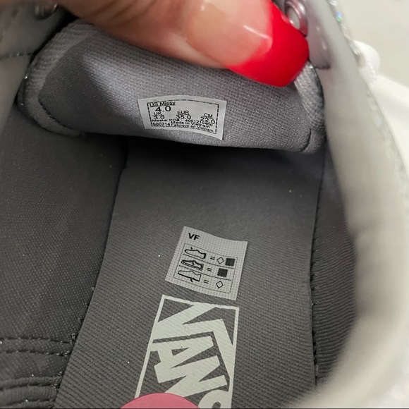 SOLD Vans Kids' Ward Low Top Sneaker Size 4 Youth - Picture 10 of 11